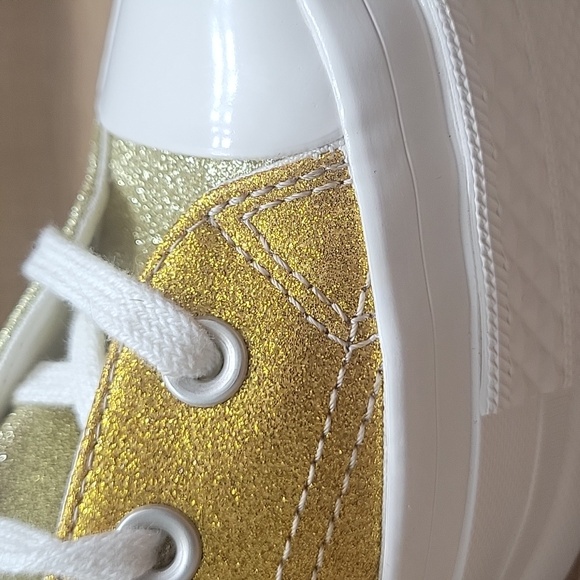 Converse high top Brand new platform in the box no lid. - Picture 10 of 15